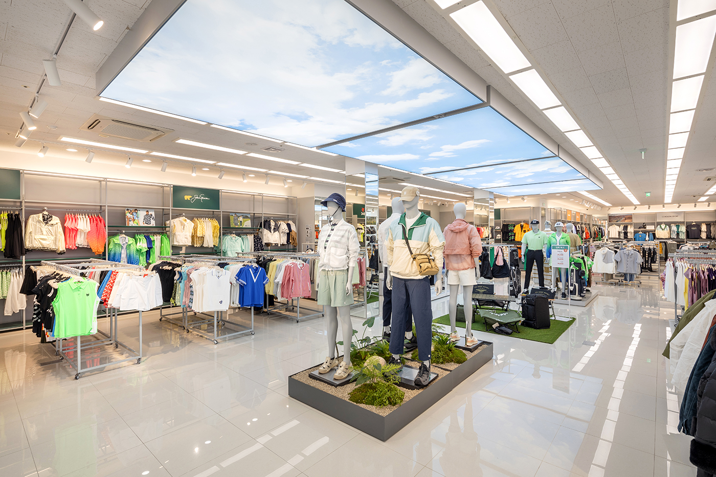 코오롱FnC, 직영 할인점 '코오롱세이브프라자' 일산점 오픈 1728-Image